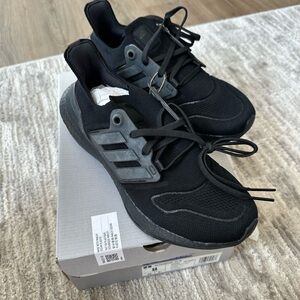 Adidas Ultraboost 22 Women’s - Size 8